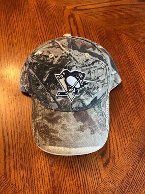 Vintage Pittsburgh Penguins NHL Realtree Velcroback